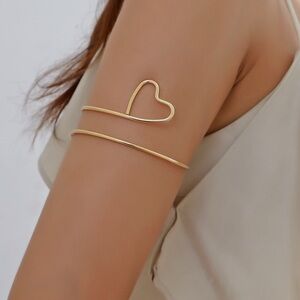 Chic Gold Heart Bracelet